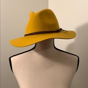 Mustard hat